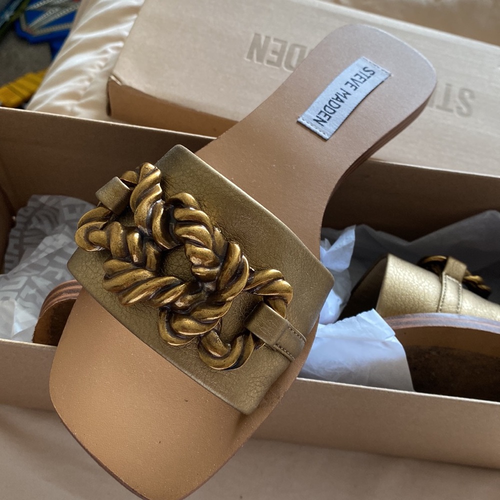 Worn once,box available size 7 in women’s